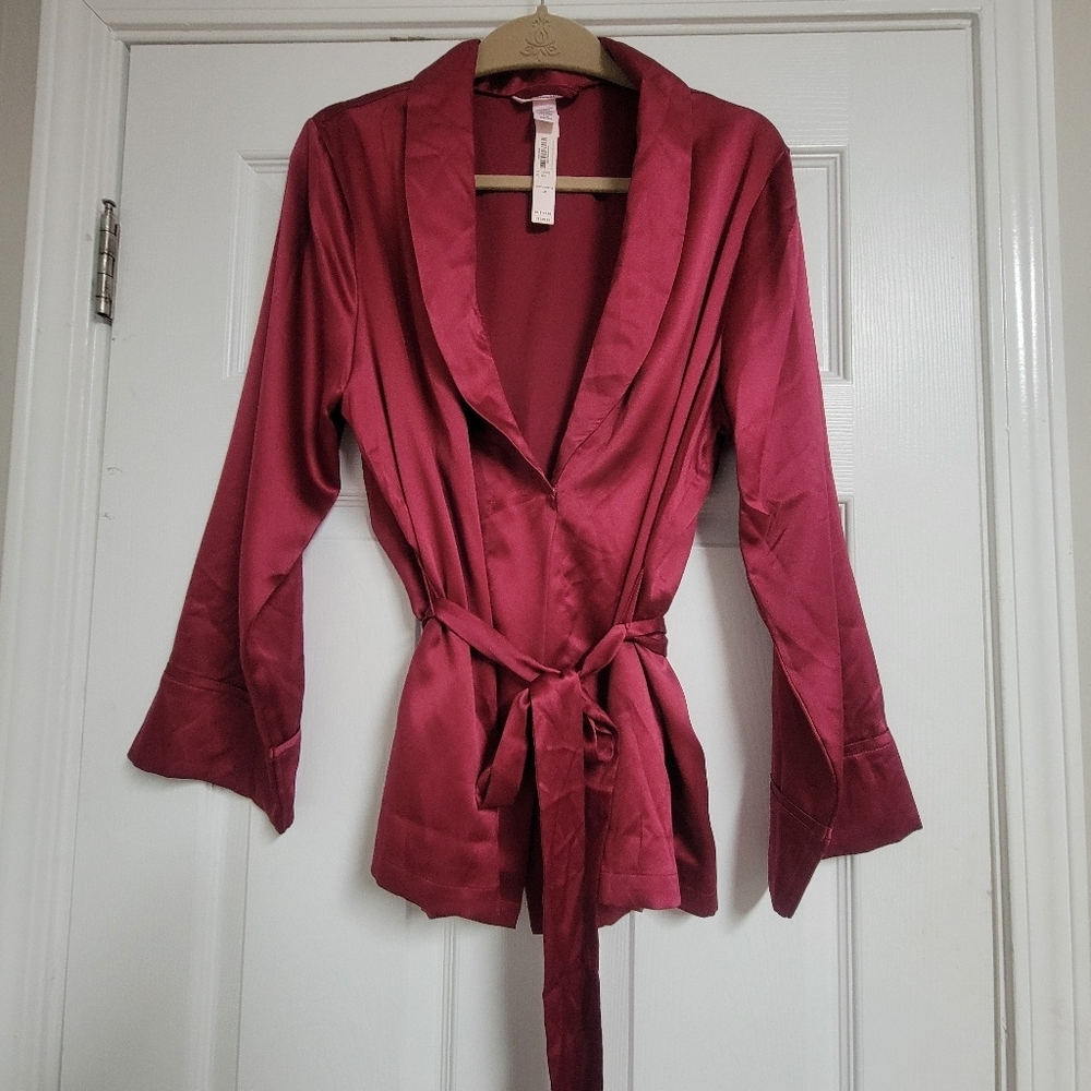 Victoria'sSecret NWT Red Satin Short Robe Size Large.